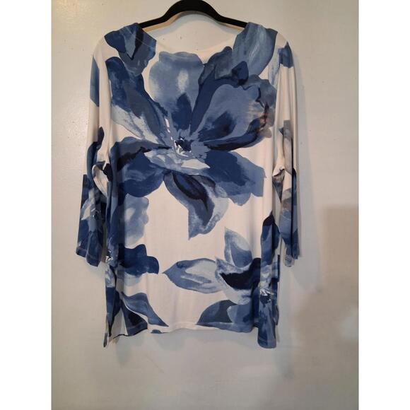 Chico’s Women's Blue Watercolor Floral Tunic Soft Knit Side Slits, Size 3/ US XL - Picture 4 of 6
